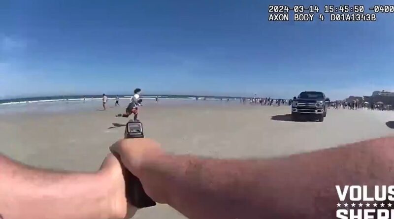 VIDEO: Un adolescente saca un arma frente a bañistas en una playa en EE.UU.