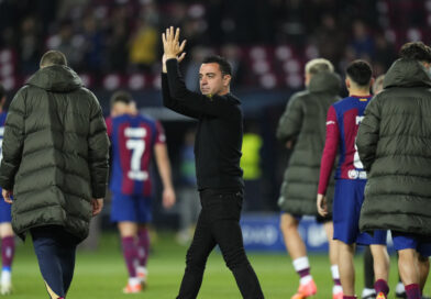 El enojo de Xavi con el árbitro durante el partido destrozador del Barcelona contra el PSG