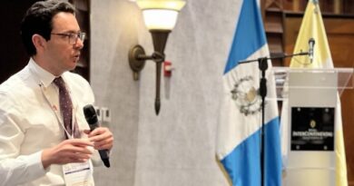 Froilán Páez - XVII Congreso Guatemalteco de Cirugía Plástica ¡Lo Último en Rinoplastia! - FOTO
