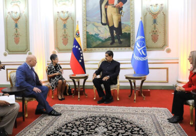 Maduro recibe en Caracas al fiscal de la CPI para revisar acuerdos conjuntos