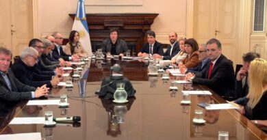 Milei celebra una reunión de emergencia con su Gabinete y el embajador israelí