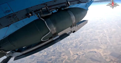 VIDEO: Cazas rusos destrozan un puesto de mando ucraniano con bombas FAB-500
