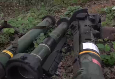 VIDEO: Tropas rusas capturan armas occidentales en un punto fortificado del Ejército ucraniano