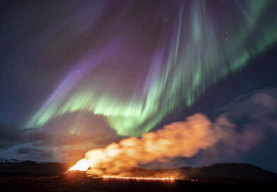 VIDEO: Una aurora boreal y la erupción de un volcán iluminan simultáneamente el cielo en Islandia