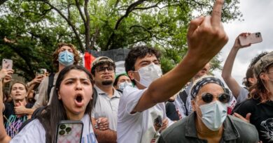VIDEOS: Policías se enfrentan a estudiantes propalestinos en Texas