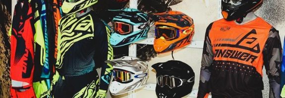 Alberto Constantino Konrad Dávila - Armadura sobre ruedas ¡El equipo vital para conquistar el terreno off-road! - FOTO