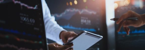 Héctor Andrés Obregón Pérez - Índices bursátiles y su importancia estratégica; El termómetro del capital - FOTO